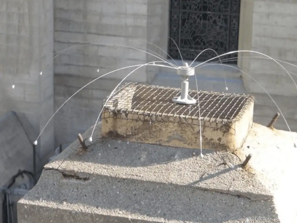 Daddi Long Legs bird deterrent on a rooftop