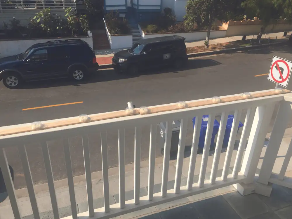 Optical Gel™ dishes installed on a balcony