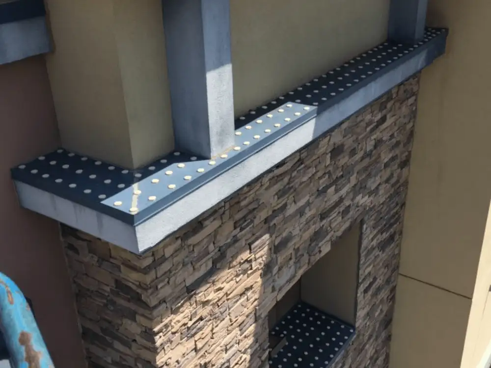 Optical Gel™ dishes spaced along a ledge