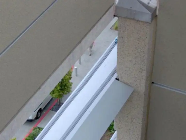 Bird-Shock track along a building edge
